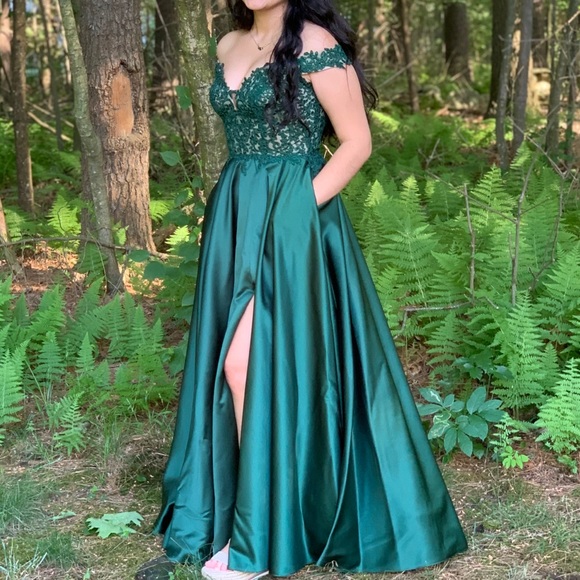 FAVIANA Style 10422- Emerald Green Off-Shoulder Dress - Picture 4 of 11